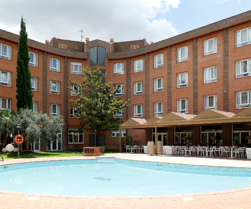 Hotel con piscina en Tortosa