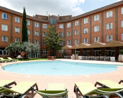 Hotel con piscina en Tortosa